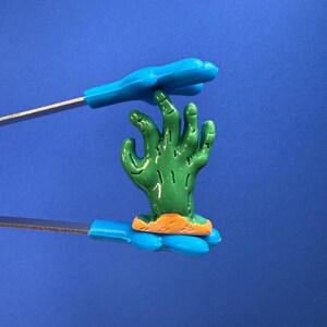 Mini Monster Hand Sieraden - Zombie Hand Halloween Mini Objecten Logopedie