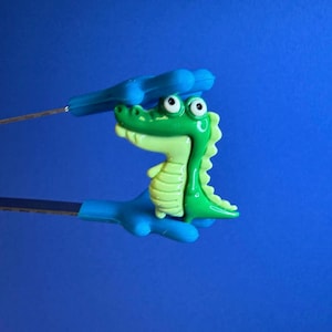 Mini bijou en alligator - Mini objets d'orthophonie - Thème Safari