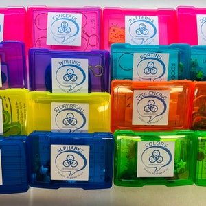 Set de actividades preescolares con miniobjetos: 16 actividades de aprendizaje + tarjetas plastificadas + estuche. Paquete educativo sin preparación para niños.