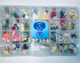 Kit de objetos del alfabeto en español, mini objetos Montessori, objetos sonoros, kit de terapia del habla en español, tarjetas didácticas en español