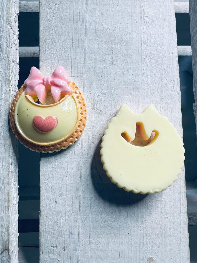 Miniature Baby BIB Trinket for CVC Words Mini Objects for Speech