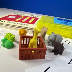 Querido kit de cuentos del zoológico con mini objetos. Libro de terapia del habla sobre el zoológico. imagen 11