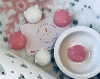 Toasted Marshmallow scented pig shaped wax melts