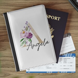 Reisepasshülle Benutzerdefinierte personalisierte Namensgeschenk für Reisende Monogramm Reisepasshülle Retro Name Passhalter Anpassbare Hülle Braut