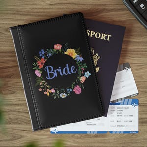 Funda para pasaporte, regalo de boda para novia, billetera de viaje con diseño de flores de agua, porta pasaporte para fiesta nupcial, regalo de luna de miel para esposa
