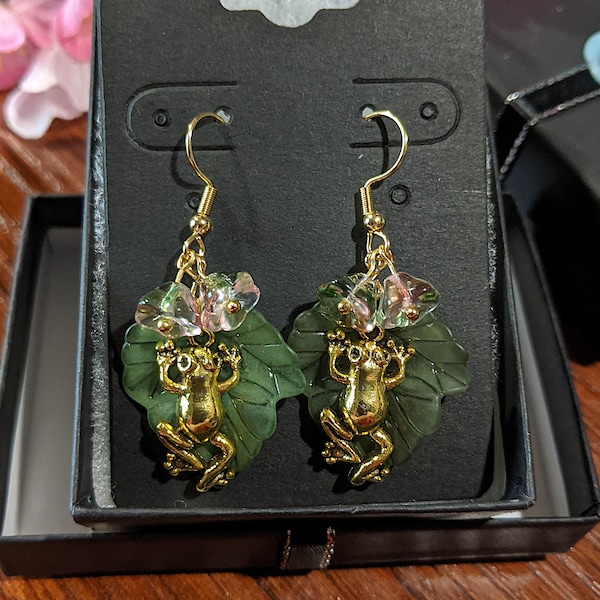 Green Leafy Frog Charm Gold-tone Dangle Earrings W/ Red & Green Flowers