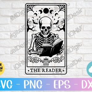 Der Reader Tarot Karte SVG Png Eps Dxf Cut File | Skelett lesend | Buchtrovert SVG | Halloween-Svg | Tarot Karte SVG | Buch-Liebhaber-Svg