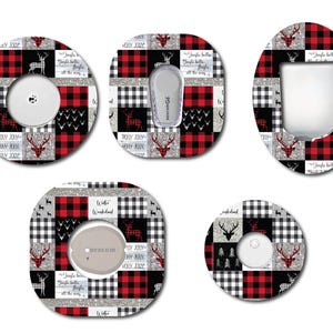 Peut inclure: Ensemble de patchs décoratifs sur le thème de l'hiver. Chaque patch présente un motif patchwork avec du plaid de buffle rouge et noir, des silhouettes de cerfs et les mots "Winter Wonderland" et "Jingle bells jingle all the way."