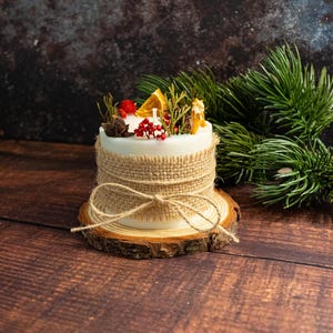 Rustic Christmas Soy Candle: Hessian Ribbon & Festive Decor