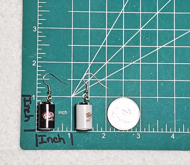 Mini Dr Pepper Can Inspired Earrings afbeelding 3