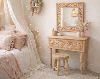 Coiffeuse en pin massif sculpté