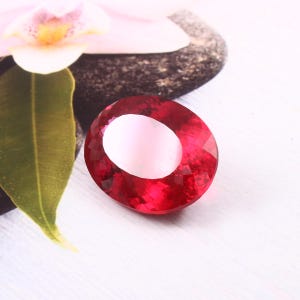 Vlekkeloos Mozambique bloedrode robijn losse ovale edelsteen geslepen, prachtige glans grote steenkwaliteit, mode-sieraden en ringen maken product 30 x 20 MM