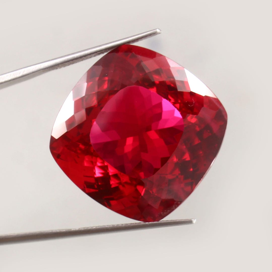 79.90カラット ビルマ産ルビー宝石：クッションカット、加熱加工（26 x