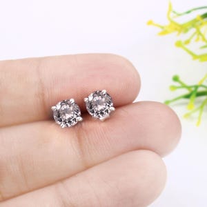 Pendientes colgantes de zafiro blanco de Ceilán AAA de corte redondo, hechos a mano, de plata de ley 925, regalo para ella, 6 x 6 mm
