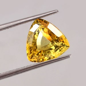 AAA Grade Flawless Yellow Ceylon Sapphire Trillion Cut Loose Gemstone Quality Loupe Clean, Fashion Jewelry And Ring Making Product 5.25 Ct