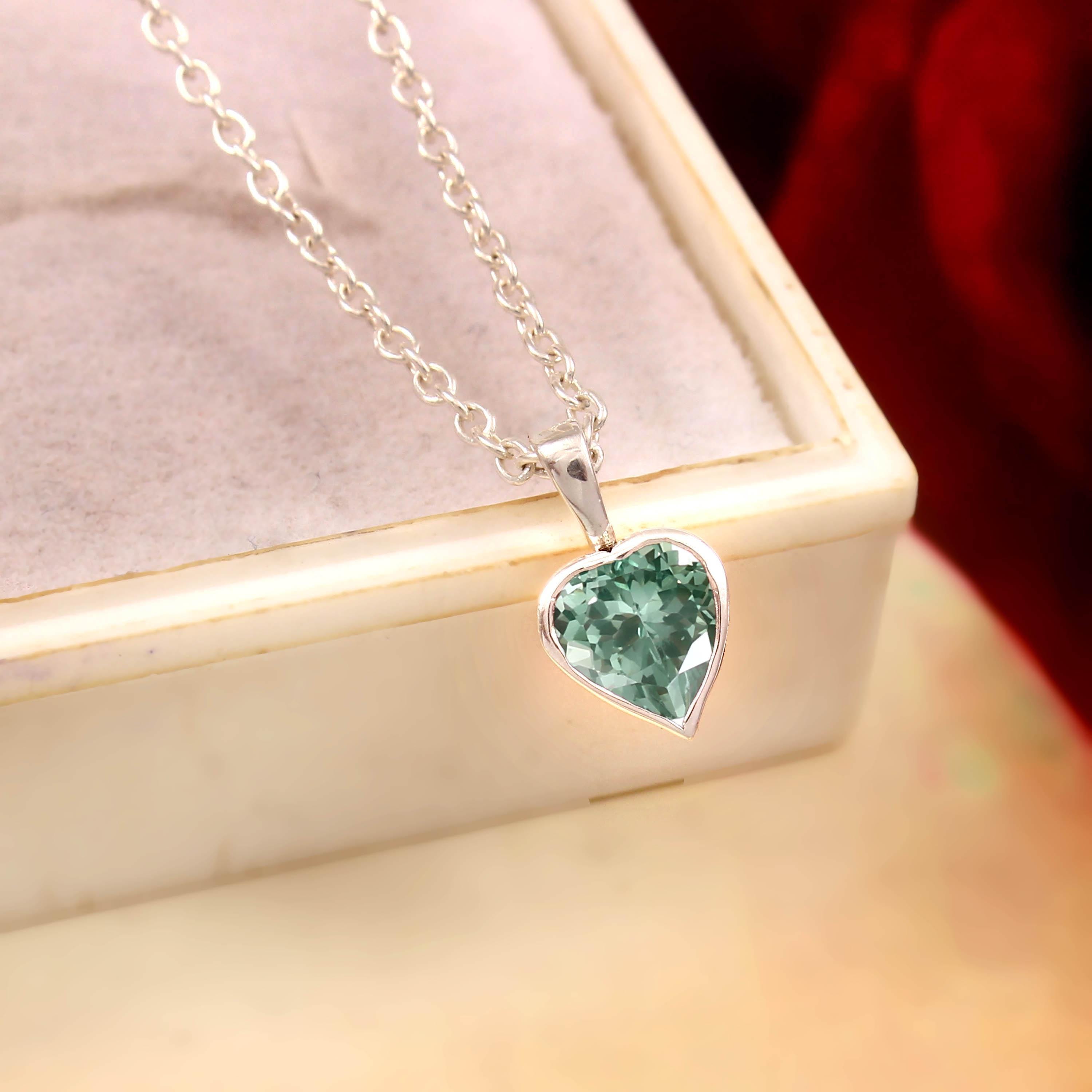 AAA セイロングリーンスピネル ハートペンダント：スターリング