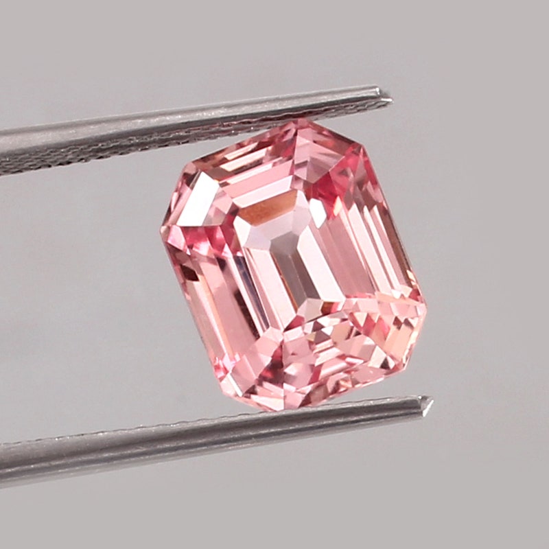 Natural VVS Morganite 5x3mm Oval Cut Gemstone – Soft Pink, 0.26 Carat, From Brazil