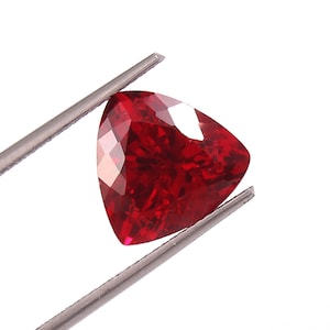 Felfri Mozambique Blodröd Rubin Lös Trillion Ädelsten Slipad 3,60 Ct Lyserkvalitet, Produkt Tillverkning Av Modesmycken 9 x 9 MM