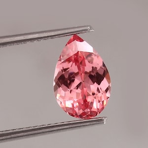 Zafiro Padparadscha de Ceilán AAA: Gema suelta de talla pera de 10 x 8 mm