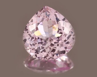 ピンクハートカットのモルガナイト宝石：15.80カラット、15 x 15 mm 