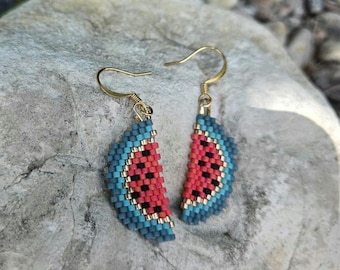 Pendientes de cuentas con forma de rebanada de fruta: joyería métis hecha a mano, pendientes llamativos, trabajo con cuentas indígenas, llamativos y ligeros.