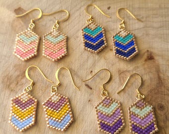 Pendientes de cuentas Chevron: joyería métis hecha a mano, joyería geométrica ligera, pendientes de fabricación indígena, regalo para ella