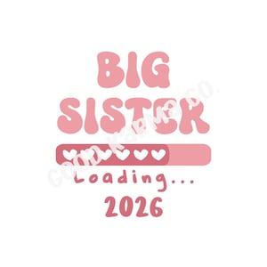 Könnte beinhalten: Rosa Grafik auf weißem Hintergrund mit der Aufschrift "BIG SISTER" in einer Bubble-Schrift. Darunter ein Ladebalken mit Herzen und die Worte "Loading..." und das Jahr "2026" in Rosa.