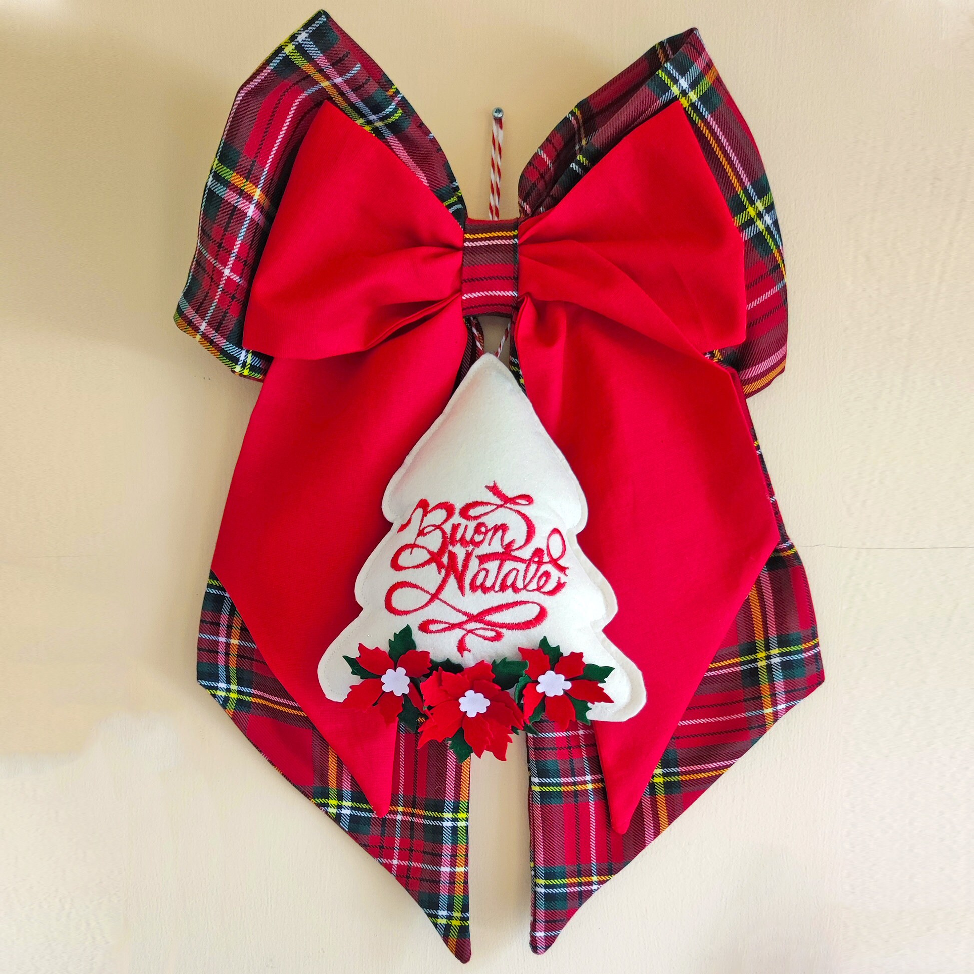 Confezione Da 2 Fiocchi Natalizi Grandi In Velluto Rosso Con Bordo Dorato - 40,6x61 Cm - Impermeabili Per Decorazioni Estere Ed Interne