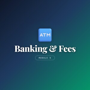 Könnte beinhalten: Ein digitales Bild mit einem blau-grünen Farbverlauf im Hintergrund. Der Text "Banking & Fees" ist in Weiß dargestellt, mit "ATM" in einem blauen Quadrat oben. Unten steht "MODULE 5".
