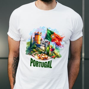 Puede incluir: Camiseta blanca con una ilustraci&oacute;n colorida de un castillo portugu&eacute;s, una bandera, vino y pasteles. El texto "PORTUGAL" est&aacute; impreso en verde debajo de la ilustraci&oacute;n.