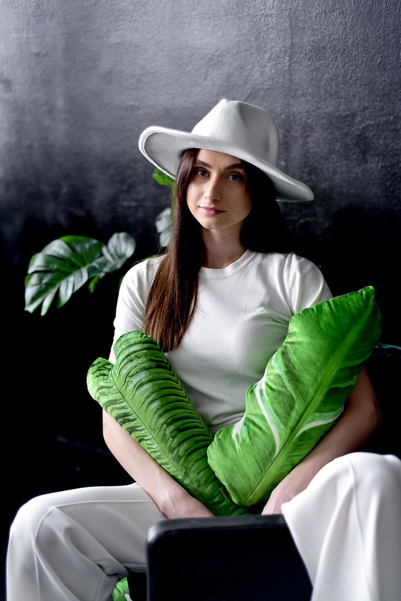 WOWpillowStudio Velvet Leaf Pillow