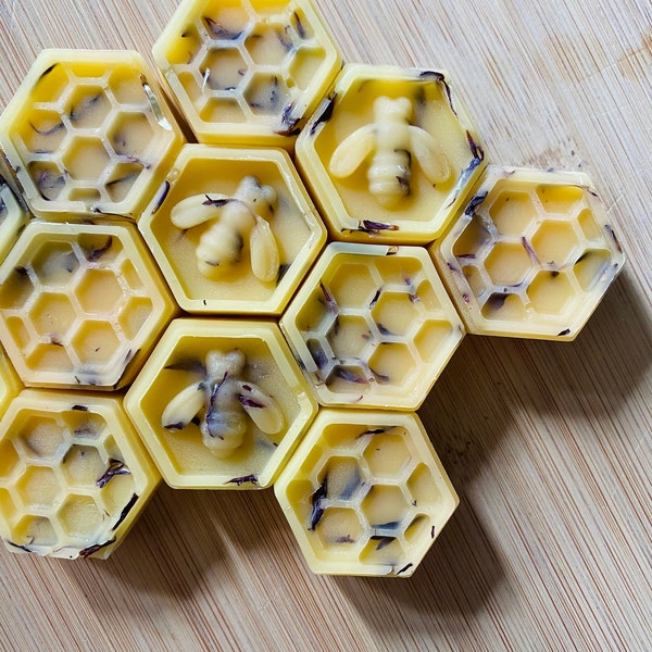 Pure Organic Beeswax Melts With A Variety Of Scents & Petals.