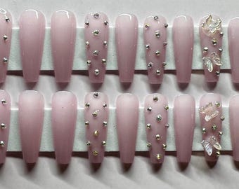 Kit de uñas postizas extra largas de ataúd en color rosa claro con diamantes de imitación y mariposas 3D
