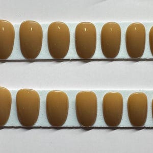 Beige, Latte, Hellbraun Mittlere runde Presse auf Nagelset