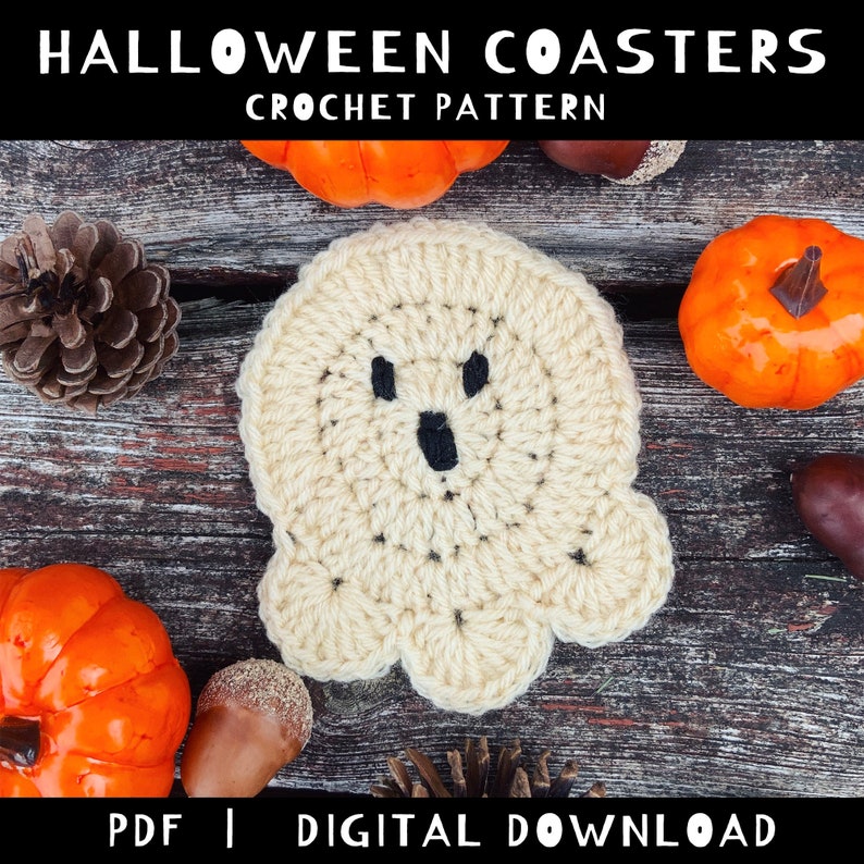Pu&ograve; includere: Modello all'uncinetto per sottobicchieri a forma di fantasma di Halloween. Il modello &egrave; per un fantasma bianco all'uncinetto con occhi neri e bocca. Il modello &egrave; disponibile per il download digitale.