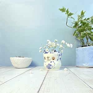 Handmade charming ceramic bud vase, white and blue ceramics, cute ceramics, miniature flower vase, animal flower vase, gift for her.