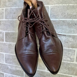 Vintage western brown leather boots shoes with a narrow toe block heel boots combat cowboy biker boots punk grunge 90s made in Spain