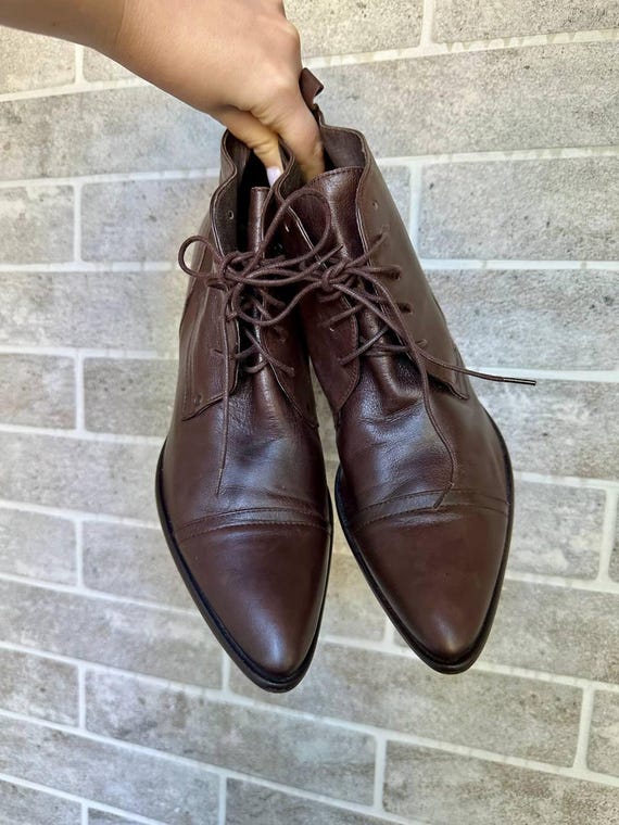 Vintage western brown leather boots shoes with a narrow toe block heel boots combat cowboy biker boots punk grunge 90s made in Spain
