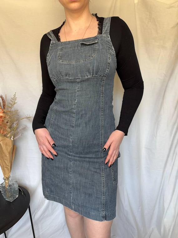 denim jumper dress knee length Pinafore Overall Vintage Fitted Dress Etam Y2K Color/Print Name:Onyx Big Irv givenchy little black dress ✨🌞🪴 BEAUTIFUL vintage Sage Overall skirt denim front placket