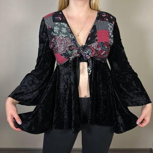 Lapptäcke i sammet med knytband framtill, Boho Fairycore-utskuren långärmad blus med utsvängda ärmar, Y2K-festivaltopp