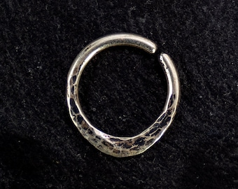 Silver Hoop Hammered Septum, Stretch Nose Ring, Witchy Aestetic Piercing, Festival wear, Nature Magic, Statement Jewelry, Body Jewel