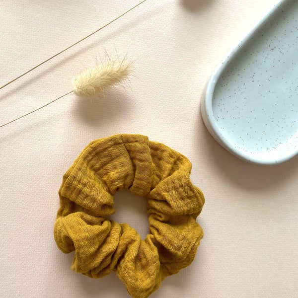 Weiches Musselin Scrunchie, Senffarben, Ocher, Scrunchie Haargummi, 90ies, Double Gauze, Geschenk für Sie