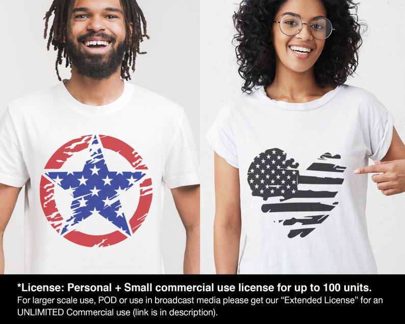 Pode incluir: Duas camisetas brancas com diferentes designs de bandeiras americanas. A primeira camiseta apresenta uma estrela vermelha, branca e azul com um visual desgastado dentro de um c&iacute;rculo vermelho. A segunda camiseta apresenta uma bandeira americana em forma de cora&ccedil;&atilde;o preto e branco com um visual desgastado. *Licen&ccedil;a: Uso pessoal + uso comercial pequeno para at&eacute; 100 unidades. Para uso em maior escala, POD ou uso em m&iacute;dia de transmiss&atilde;o, obtenha nossa "Licen&ccedil;a estendida" para uso comercial ILIMITADO (link na descri&ccedil;&atilde;o).