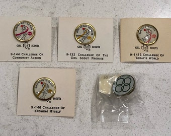 vintage Neuf sur carte/emballage Épinglettes Girl Scout Cadette Challenge des années 1960 et 1970
