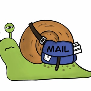 Mignon escargot vert portant un autocollant en vinyle mail bag