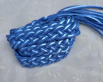 12-strängige Vergissmeinnicht-Handfasting-Kordel aus Baumwolle und Satin in Blau mit oder ohne Charms