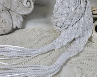 12-strängige Blüten-Handfasting-Kordel aus weißer Baumwolle und Satin für Hochzeiten mit oder ohne Charms