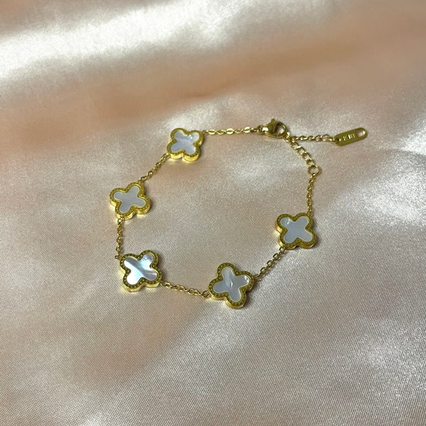 Four leaf clover gold bracelet