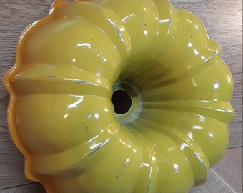 Vintage Yellow Ombre Bunt Cake Pans