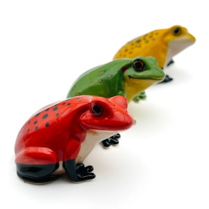 Hand-Painted Ceramic Frog Figurine: Whimsical Home Decor